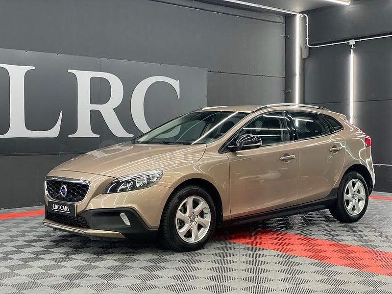 Usado Volvo V40 CC Momentum 120 CV (88 kW) 2016 Marrón Familiar