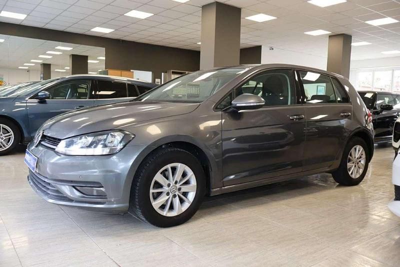 Usado VW Golf VII Advance 116 CV (85 kW) 2019 Gris Utilitario