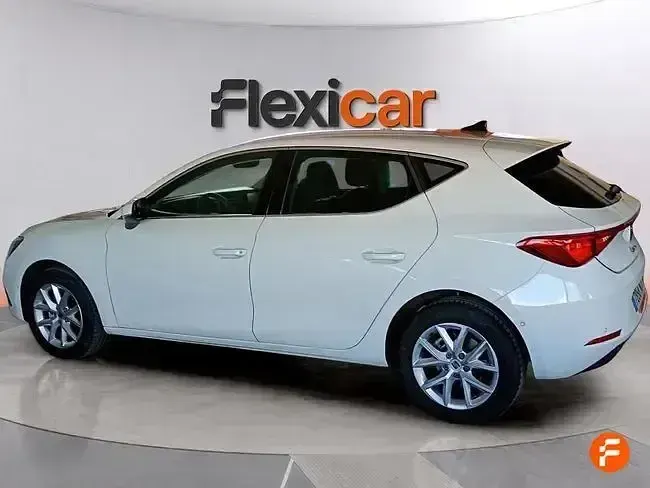 Usado Seat Leon Style 116 CV (85 kW) 2025 Blanco Familiar