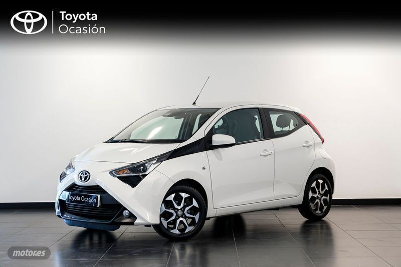 Blanco Usado 2021 Toyota Aygo X-play Utilitario | 14.350 € (Precio justo) - Imagen 1/4