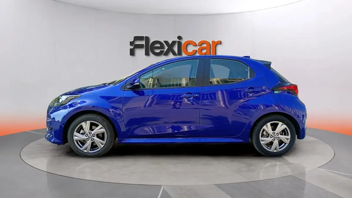 Usado Toyota Yaris Hybrid Active 116 CV (85 kW) 2025 Azul Berlina