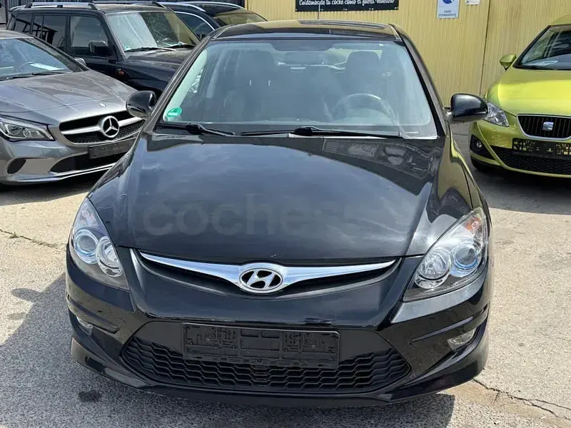 Usado Hyundai i30 GLS 126 CV (92 kW) 2011 Negro Berlina