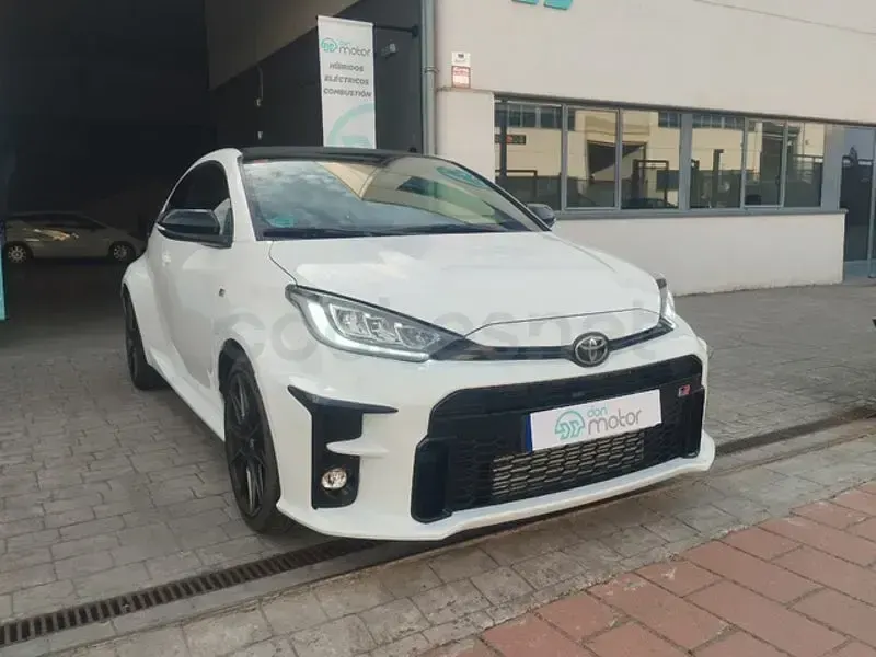 Usado Toyota Yaris 261 CV (191 kW) 2021 Blanco Utilitario