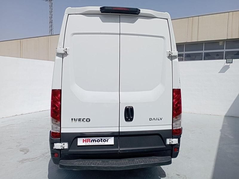Usado Iveco Daily 136 CV (100 kW) 2022 Blanco Van