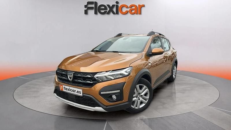 Usado Dacia Sandero Comfort 101 CV (74 kW) 2021 Amarillo Berlina