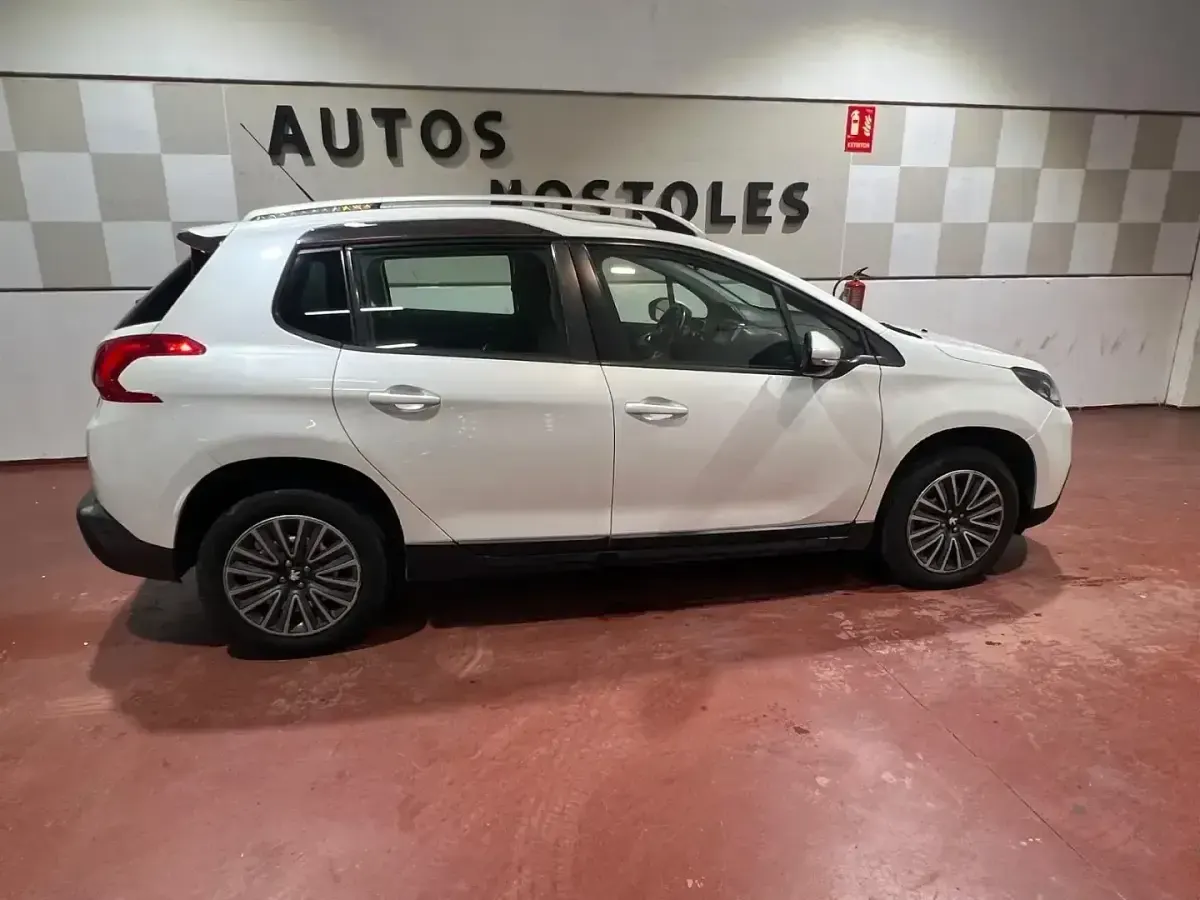Usado Peugeot 2008 Active 92 CV (67 kW) 2014 Blanco SUV