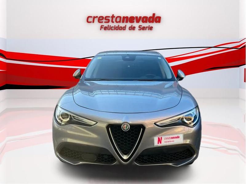 Usado Alfa Romeo Stelvio Executive 280 CV (205 kW) 2018 Gris / plata SUV