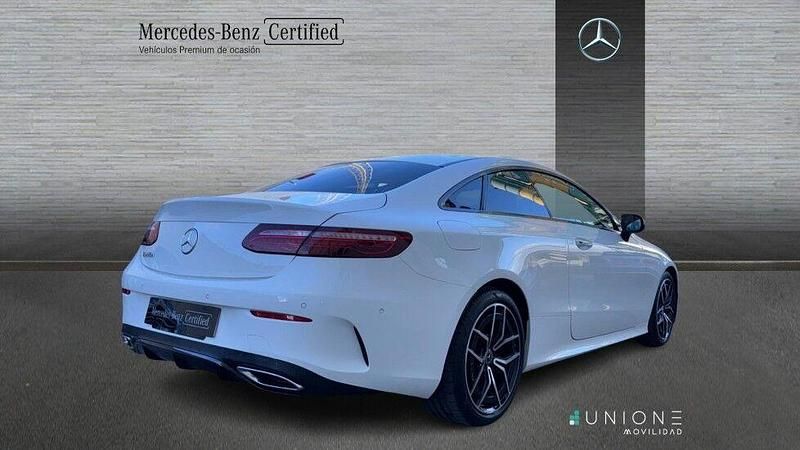 Usado Mercedes E220 AMG line 194 CV (142 kW) 2023 Blanco Coupe