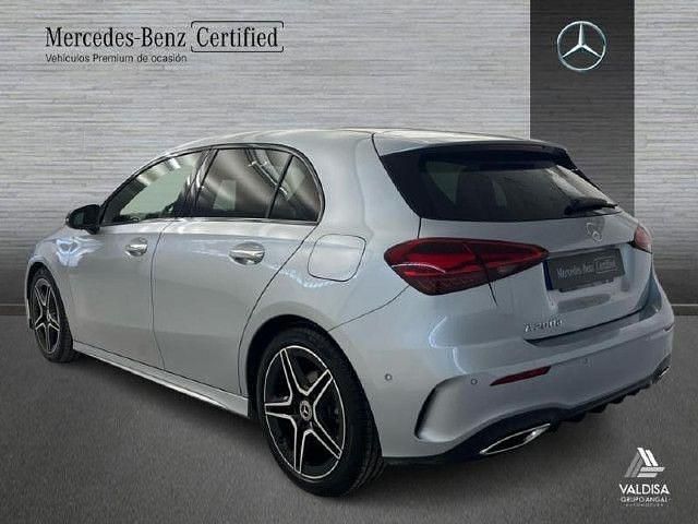 Usado Mercedes A200 AMG line 150 CV (110 kW) 2024 Plata hightech Berlina