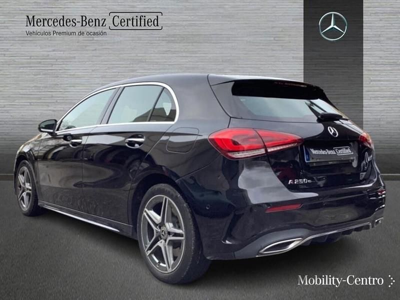 Usado Mercedes A250 AMG line 218 CV (160 kW) 2022 Kosmosblack  met.