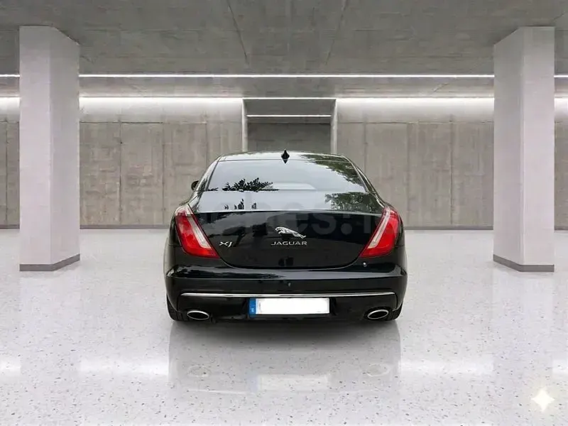 Usado Jaguar XJ Premium Luxury 300 CV (220 kW) 2016 Negro Berlina