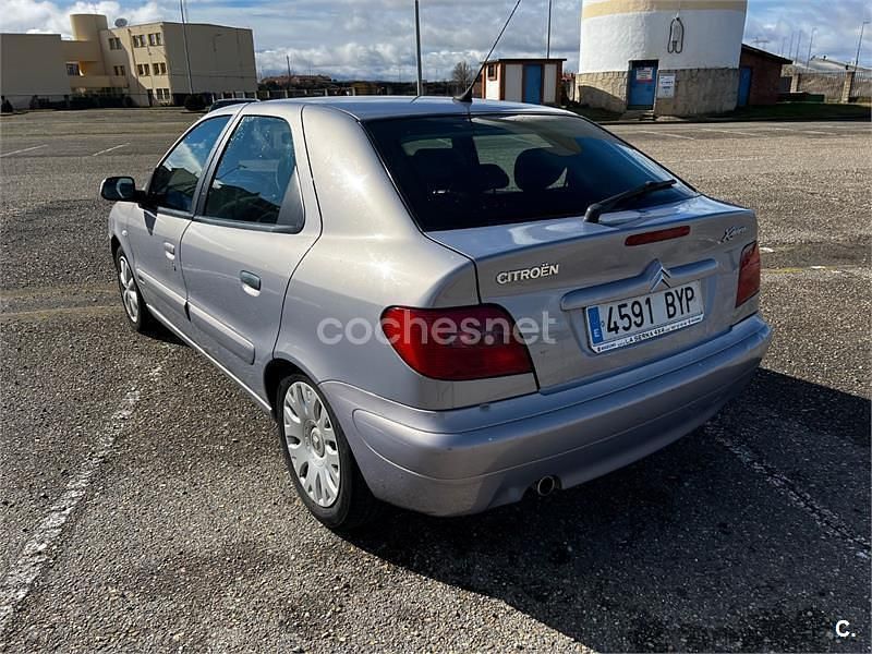 Usado Citroën Xsara 75 CV (55 kW) 2002 Gris / plata Berlina