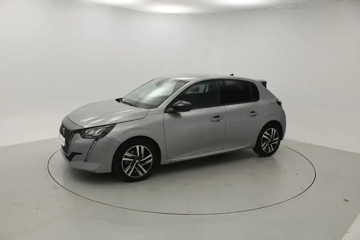 Usado Peugeot 208 Allure 102 CV (75 kW) 2023 Gris Utilitario