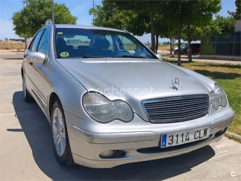 Usado Mercedes C180 Classic 143 CV (105 kW) 2003 Gris / plata Berlina