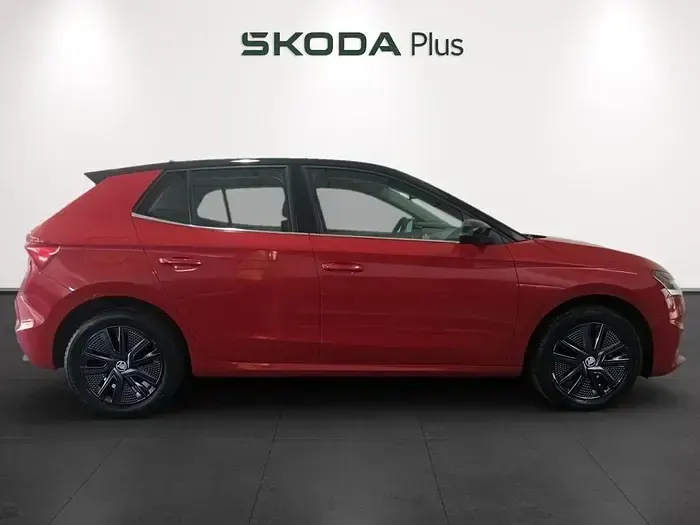 Usado Skoda Fabia Style 95 CV (69 kW) 2022 Rojo Utilitario