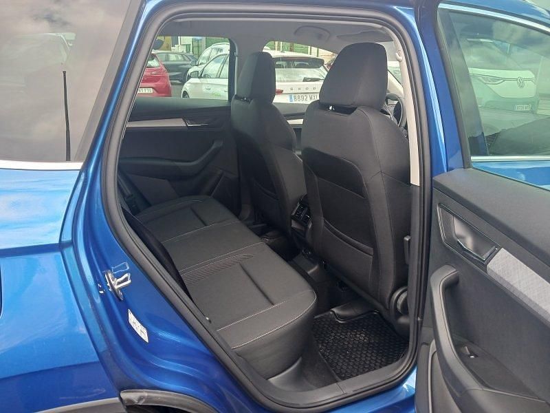 Usado Skoda Karoq Selection 115 CV (84 kW) 2024 Azul race metalizado SUV
