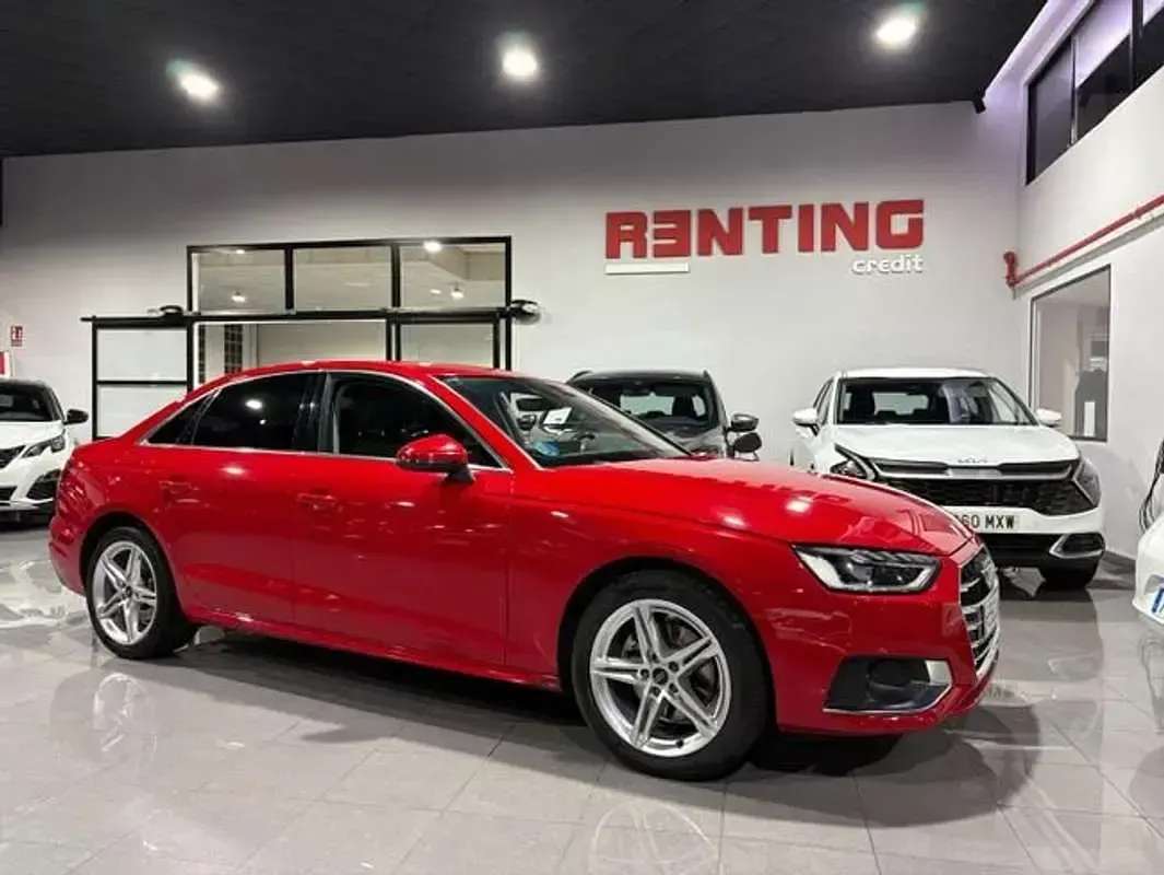 Usado Audi A4 Advanced Plus 2023 Rojo Berlina