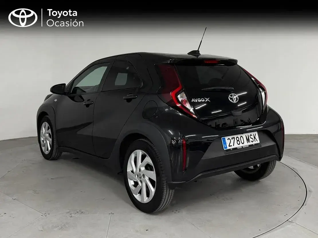 Usado Toyota Aygo X Play 72 CV (52 kW) 2024 Negro azabache SUV