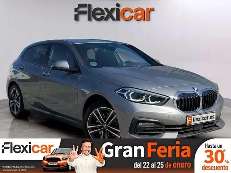 Gris Usado 2022 BMW 118 Comfort Edition Utilitario | 19.690 € (Super precio) - Imagen 1/4