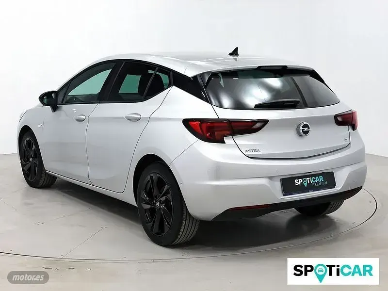 Usado Opel Astra Ultimate 145 CV (106 kW) 2021 Plateado Berlina