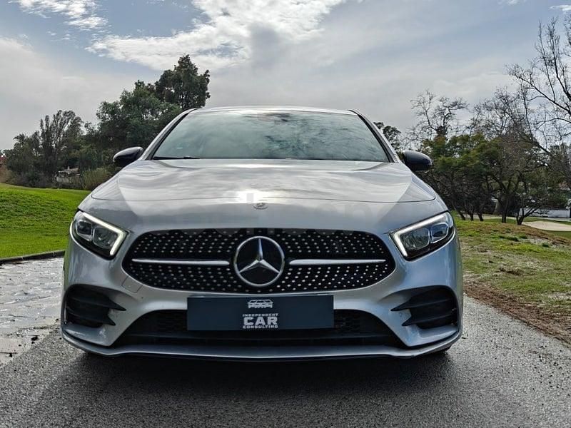 Usado Mercedes A180 136 CV (100 kW) 2023 Gris / plata Berlina