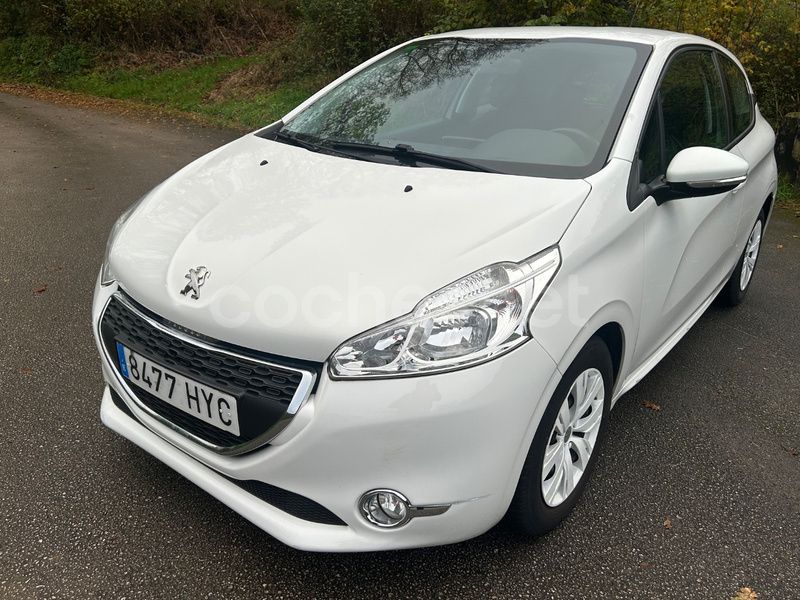 Usado Peugeot 208 Active 92 CV (67 kW) 2014 Blanco Utilitario