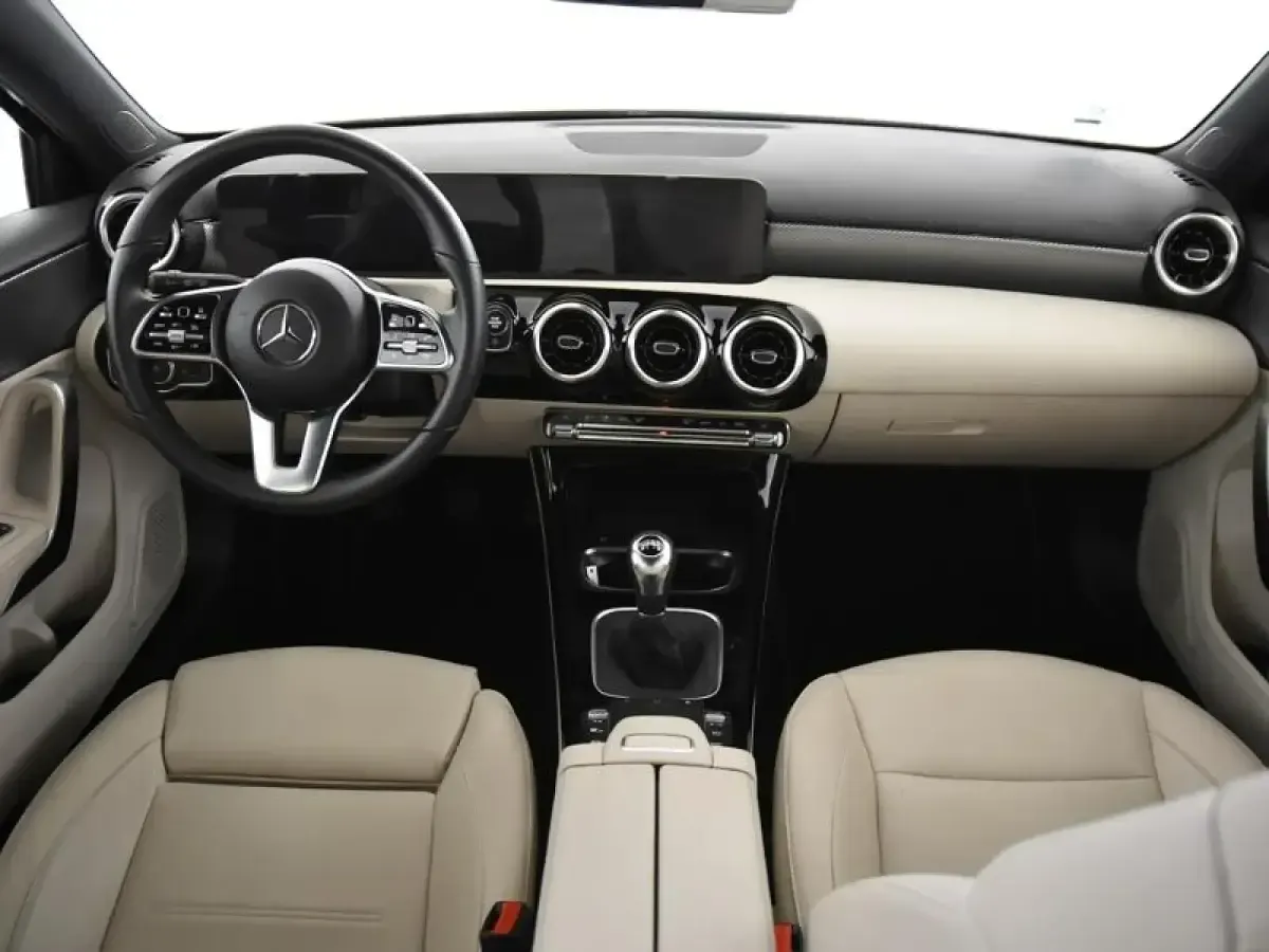 Usado Mercedes A180 136 CV (100 kW) 2022 Negro