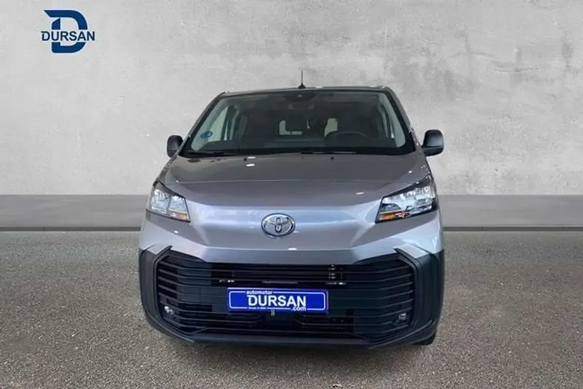 Usado Toyota Proace 100 kW (136 CV) 2025 Gris Monovolumen