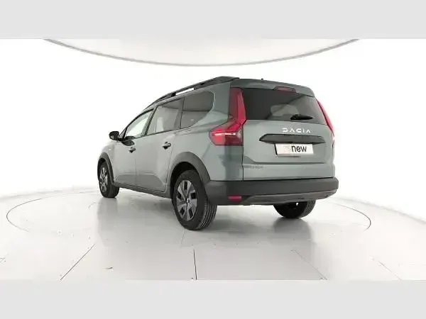 Usado Dacia Jogger Expression 100 CV (73 kW) 2025 Verde Monovolumen