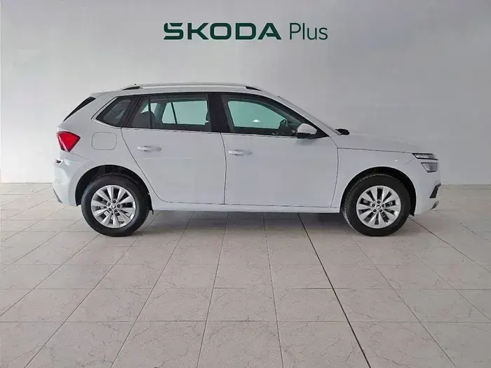 Usado Skoda Kamiq Selection 115 CV (84 kW) 2025 Blanco SUV