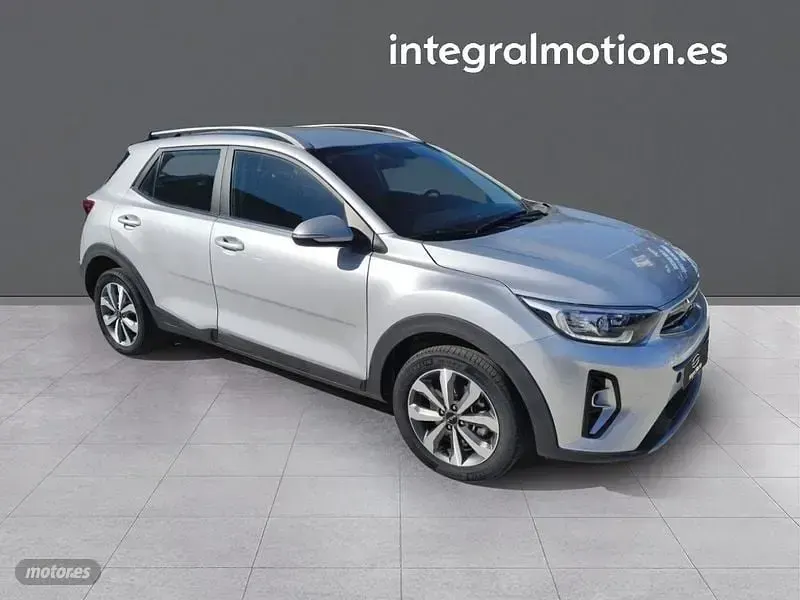 Usado Kia Stonic 101 CV (74 kW) 2025 Plateado SUV