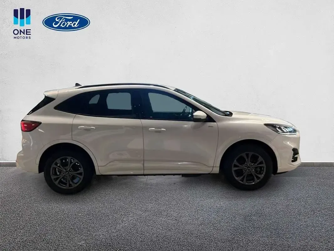 Usado Ford Kuga ST-Line 226 CV (166 kW) 2023 Blanco SUV