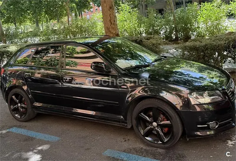 Usado Audi A3 Ambiente 140 CV (102 kW) 2012 Negro Utilitario
