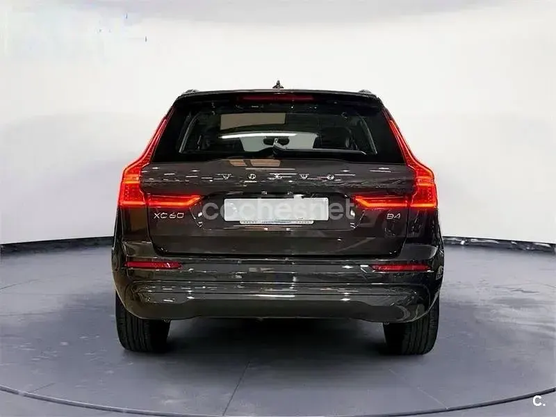 Usado Volvo XC60 Momentum 197 CV (144 kW) 2022 Gris / plata SUV