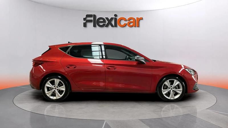 Usado Seat Leon FR 150 CV (110 kW) 2022 Rojo Utilitario