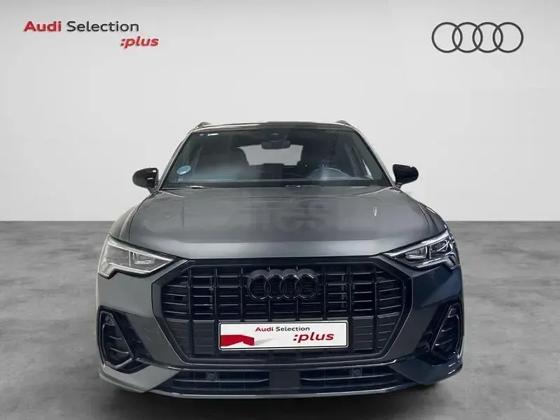 Usado Audi Q3 Ambiente 150 CV (110 kW) 2024 Gris / plata SUV