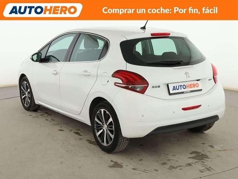 Usado Peugeot 208 Allure 110 CV (80 kW) 2017 Blanco Utilitario