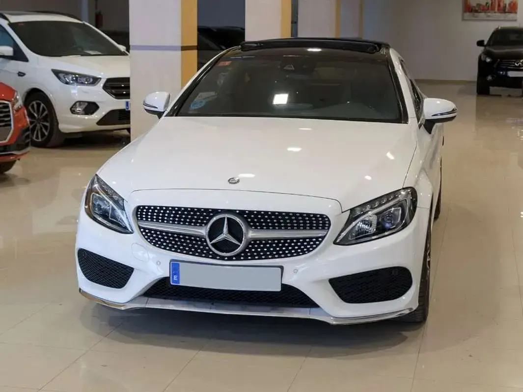 Używany Mercedes C220 170 KM (125 kW) 2017 Biały Coupe