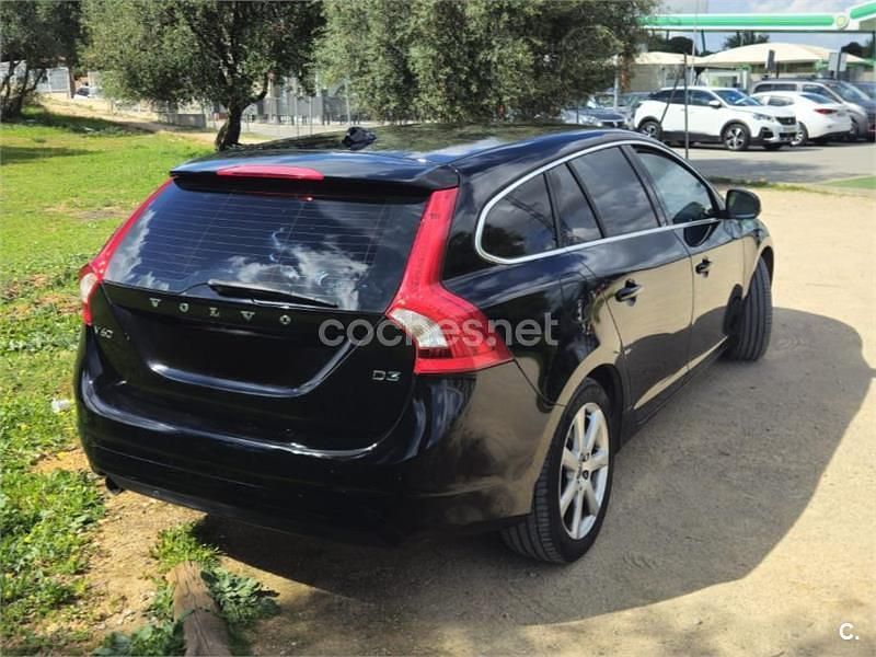 Usado Volvo V60 Momentum 150 HP (110 kW) 2017 Preto Carrinha