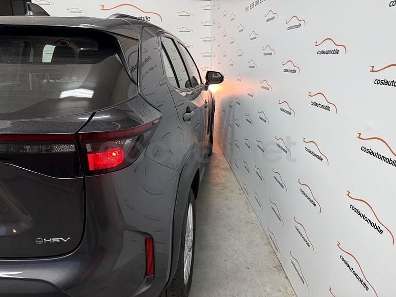 Usado Toyota Yaris Cross 116 CV (85 kW) 2025 Gris / plata SUV