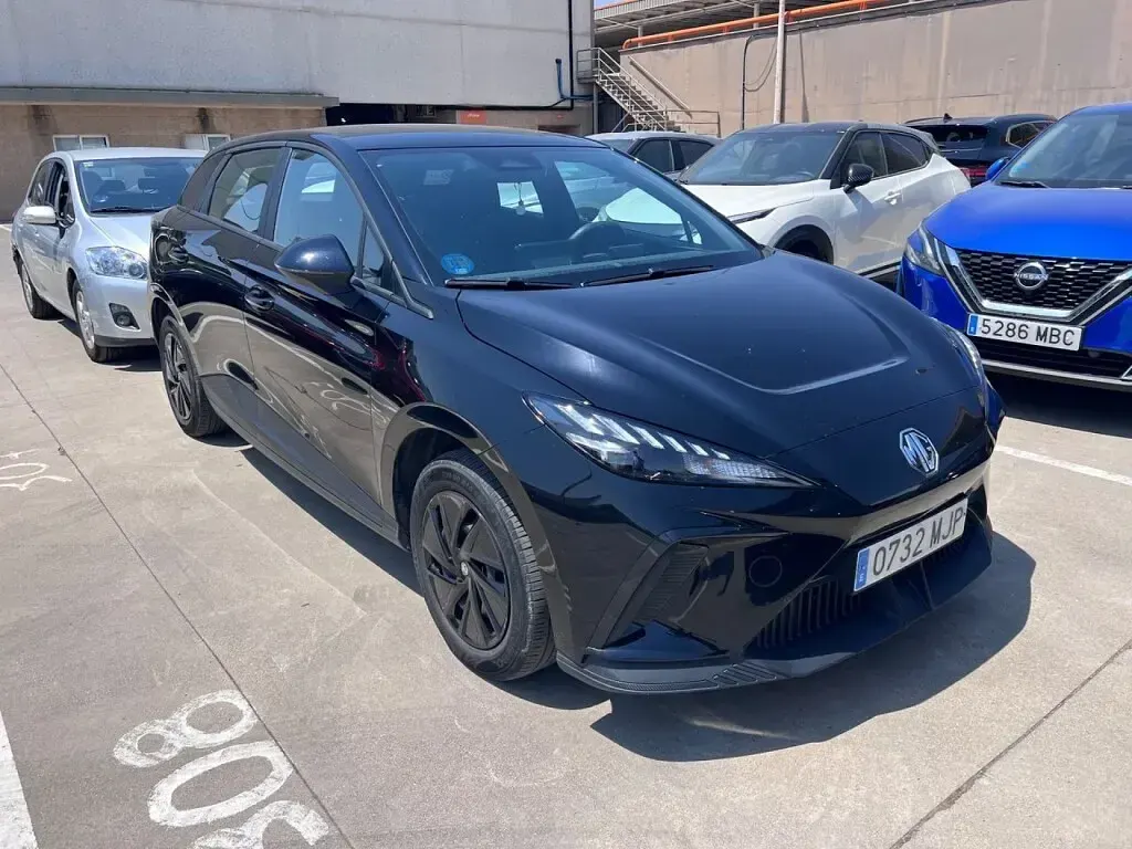 Usado MG MG4 EV 125 kW (170 CV) 2023 Negro Utilitario