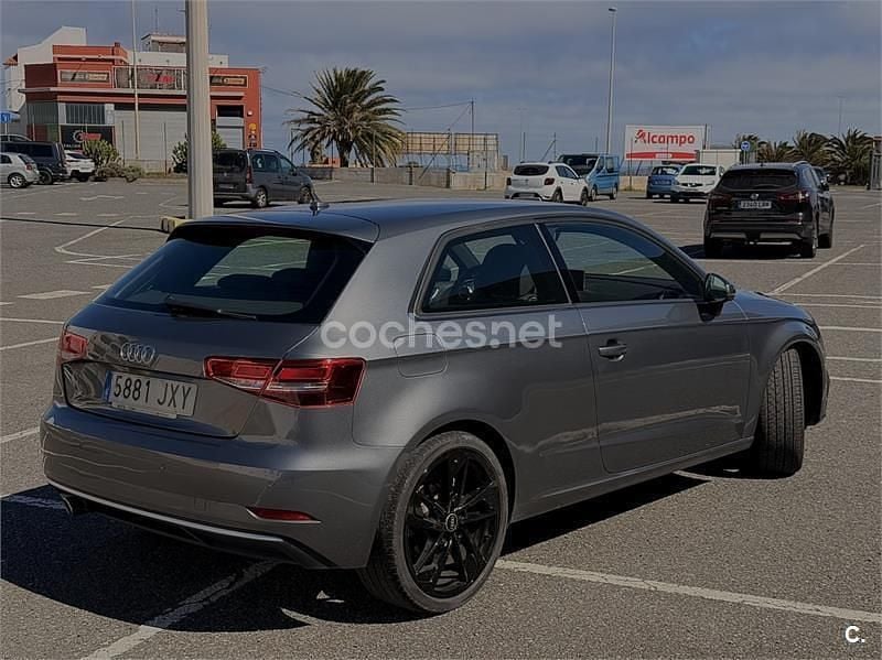 Usado Audi A3 Sport 110 CV (80 kW) 2017 Gris / plata Berlina