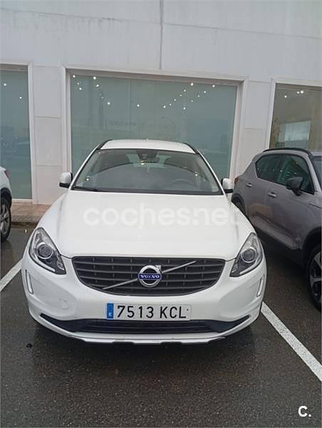Usado Volvo XC60 R-Design Momentum 150 CV (110 kW) 2017 Blanco SUV