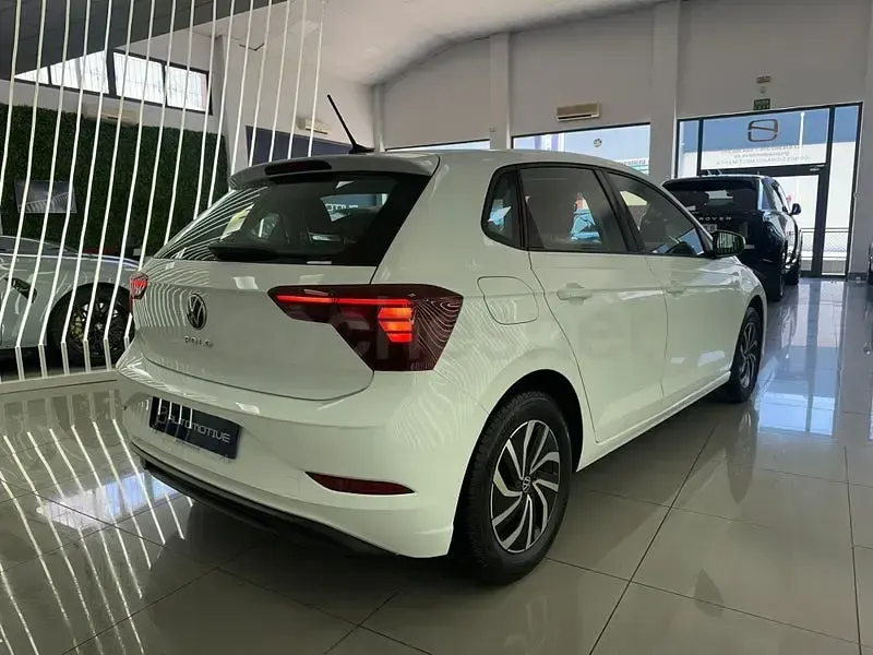 Usado VW Polo Life 95 CV (69 kW) 2024 Blanco Utilitario