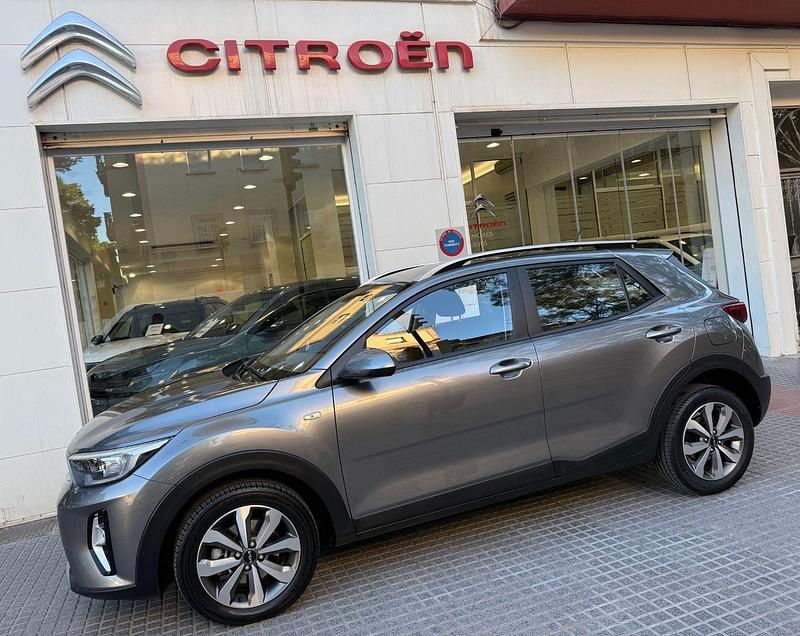Usado Kia Stonic 84 CV (61 kW) 2023 Gris SUV