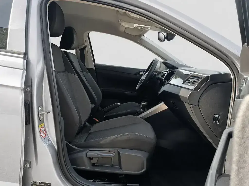 Usado VW Taigo 115 CV (84 kW) 2025 Gris SUV
