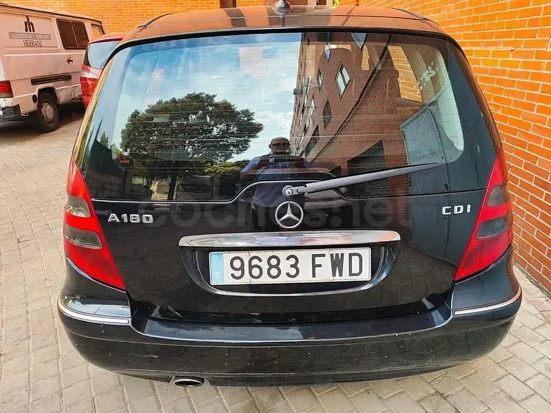 Usado Mercedes A180 Avantgarde 109 CV (80 kW) 2007 Negro Monovolumen