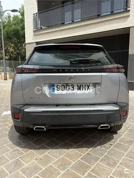 Usado Peugeot 2008 Active 130 CV (95 kW) 2023 Gris / plata SUV