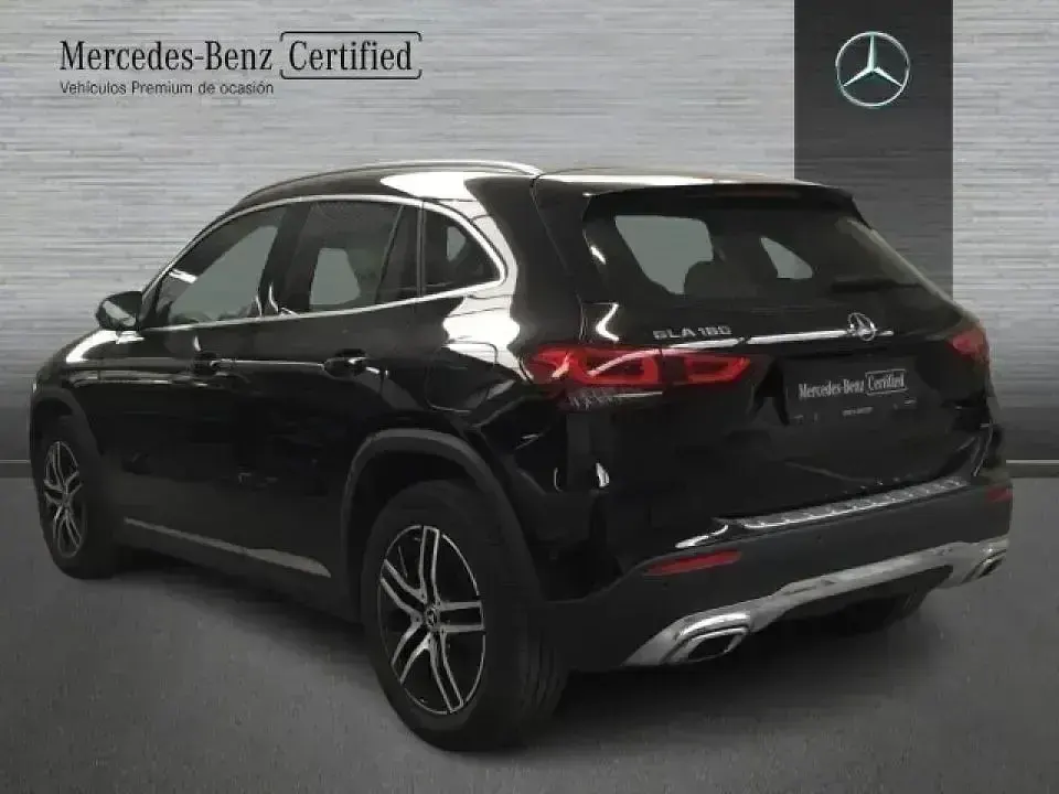 Käytetty Mercedes GLA180 Progressive 136 HP (100 kW) 2022 Musta Katumaasturi