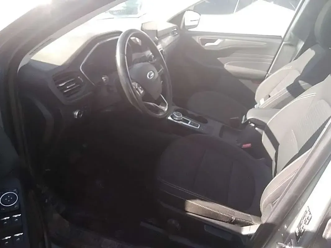 Usado Ford Kuga Titanium 225 CV (165 kW) 2022 Gris SUV
